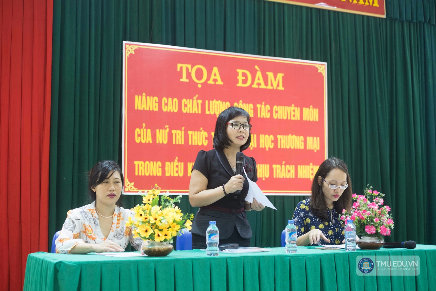 PGS.TS Nguyễn Thị Bích Loan phát biểu trong buổi tọa đàm.